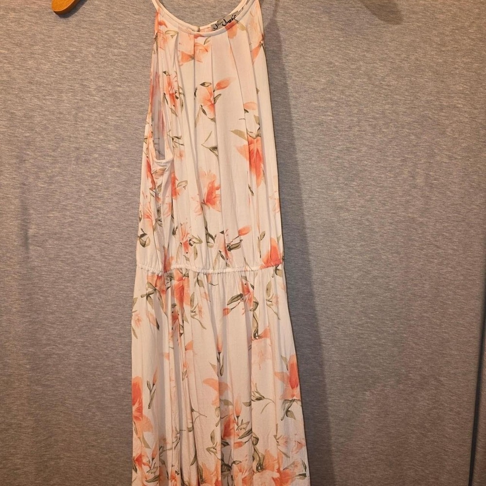 J For Justify floral dress features a halter neckline. Size S.